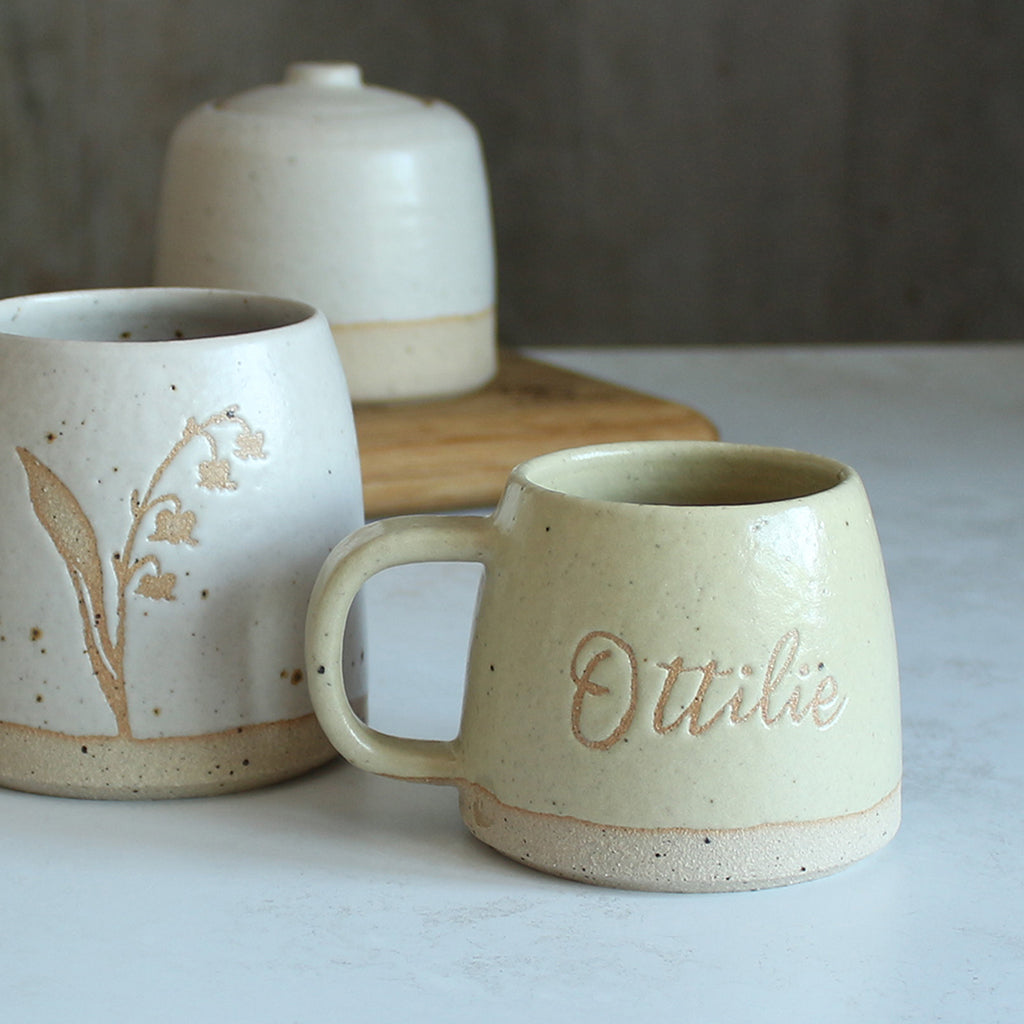 Petite tasse personnalisée fleurs et prénom