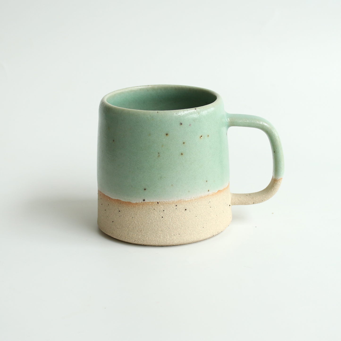 Mugs en grès aux couleurs pastel
