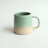 Mugs en grès aux couleurs pastel