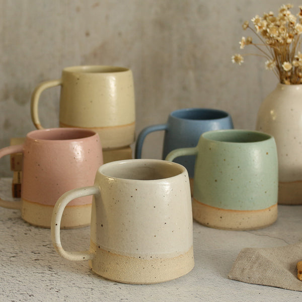 Mugs in white, pink, yellow, green, blue