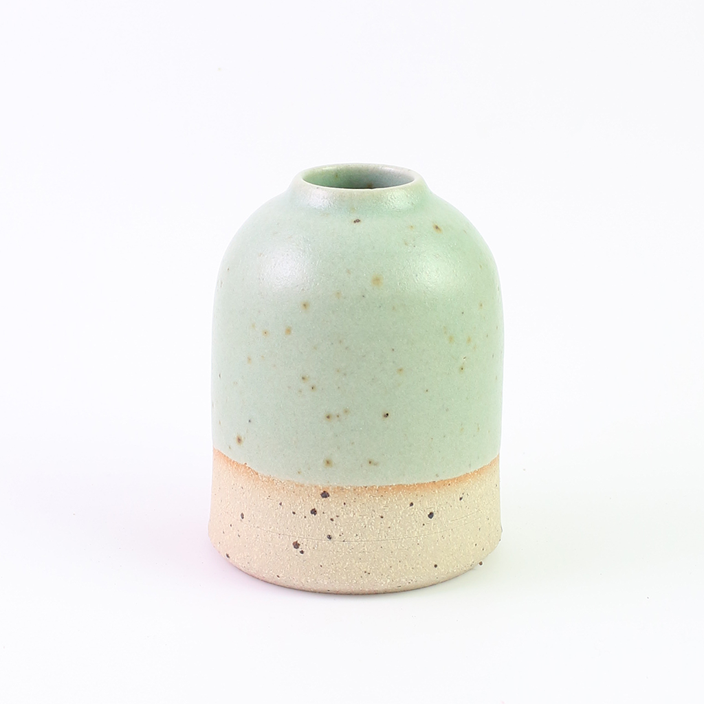 Pierre de vase à petits bourgeons vert menthe