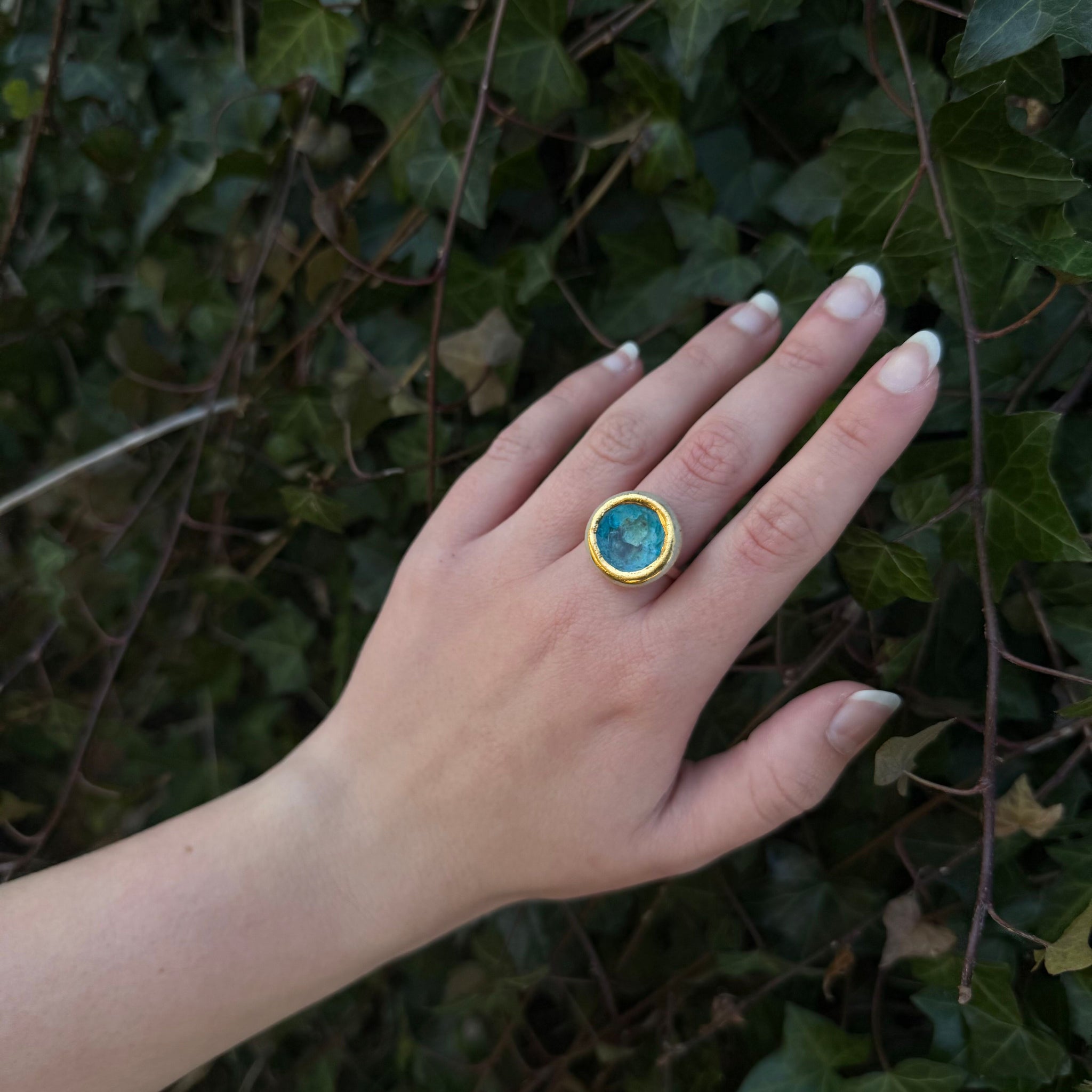 Grande bague réglable ronde avec pierre turquoise récif