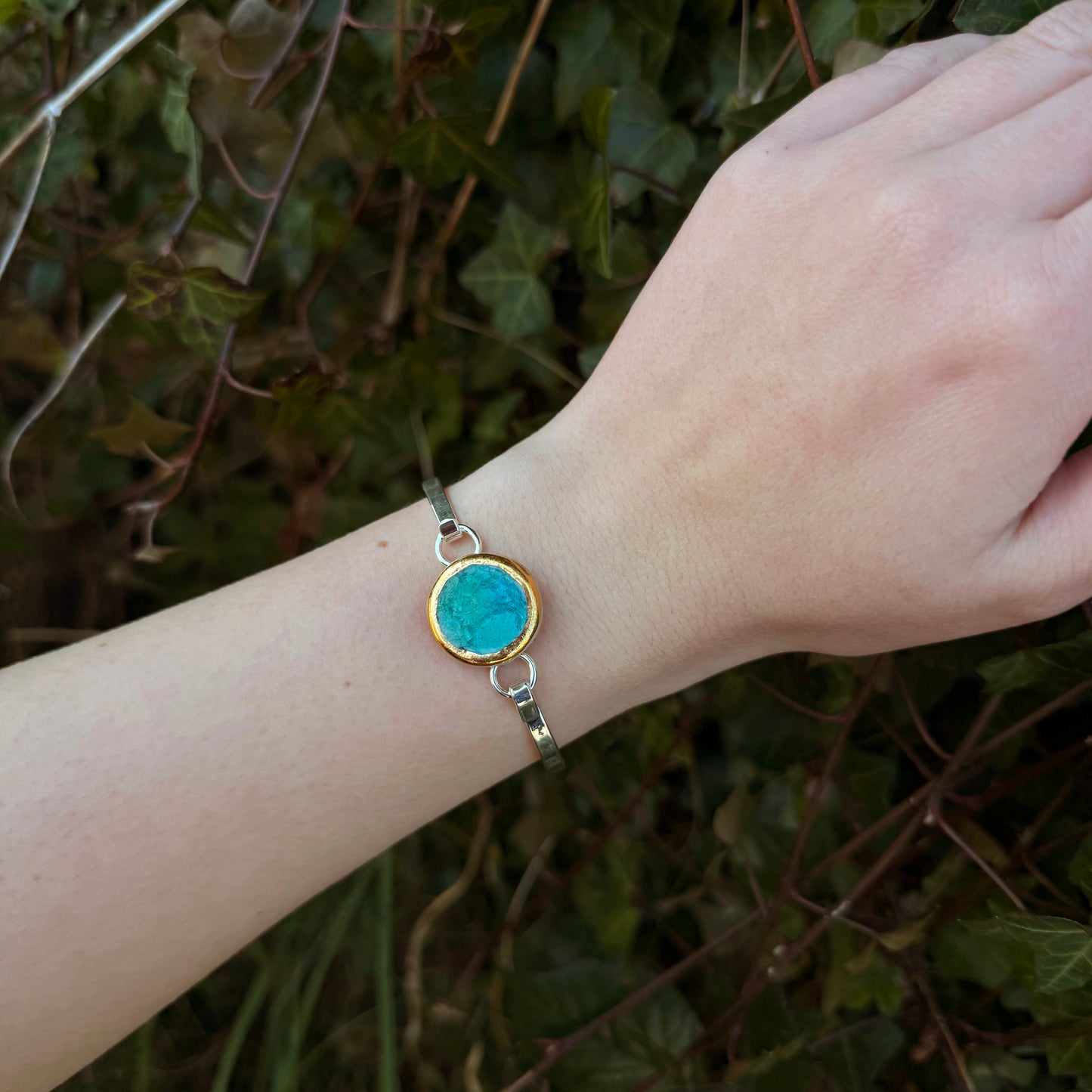 Round Emerald Turquoise Lagoon Silver-Plated Bangle