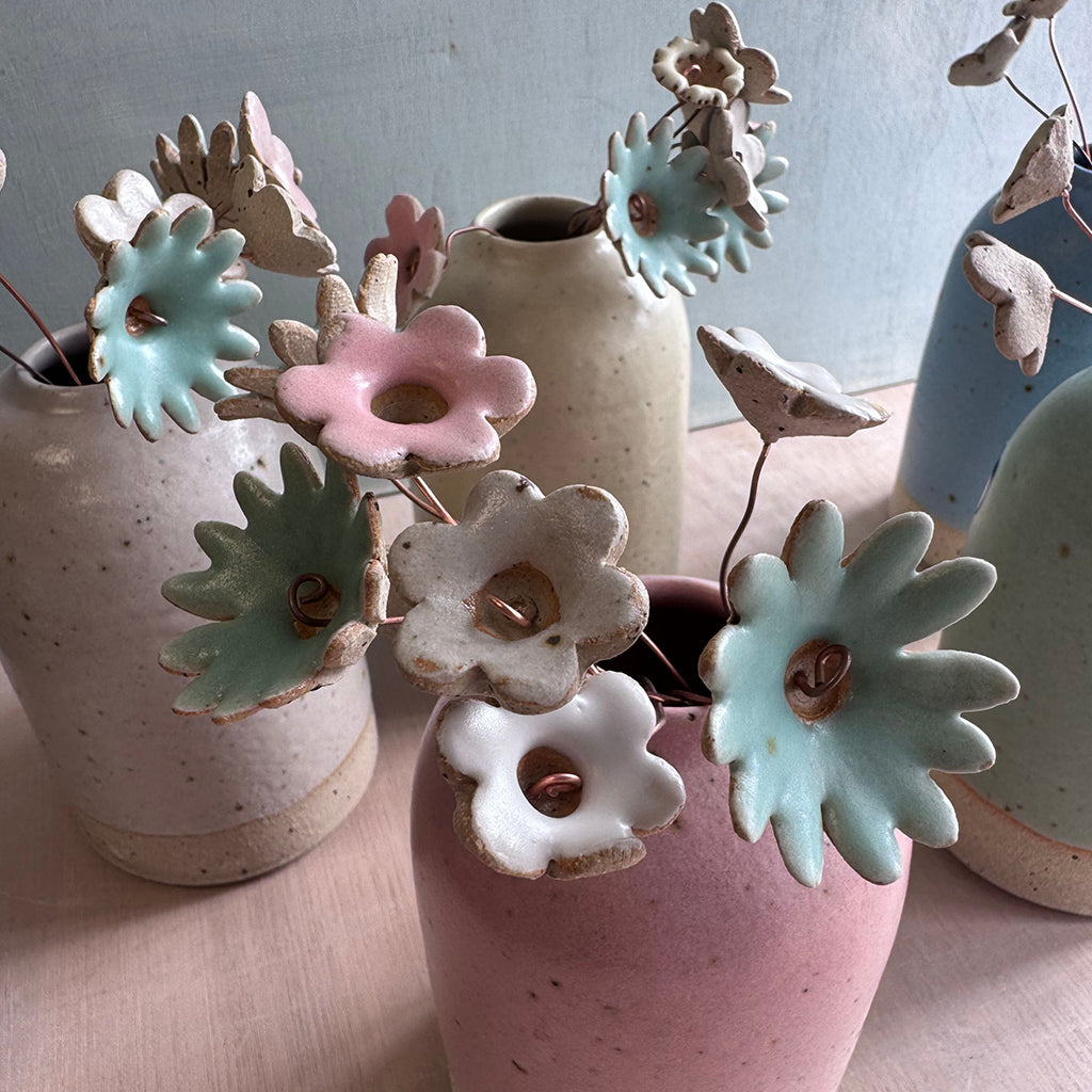 Lot de vases et de fleurs (d'une valeur de 64,50 £) – Plusieurs coloris