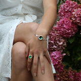 Bracelet rond en plaqué argent avec récif d'émeraude