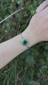 Bracelet rond en plaqué argent avec récif d'émeraude