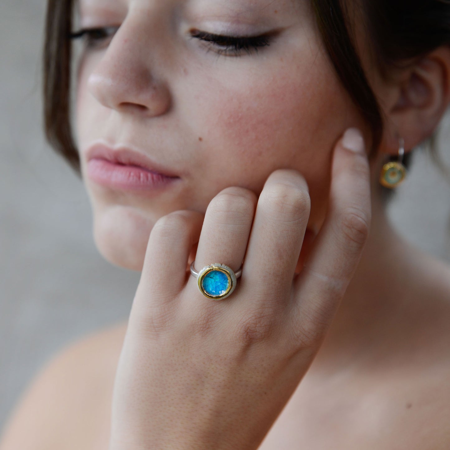 Bague ajustable lagon bleu turquoise petit et rond