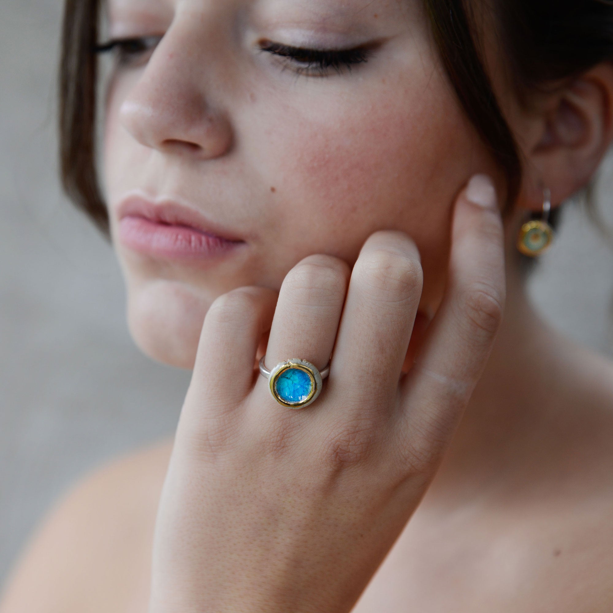 Bague ajustable lagon bleu turquoise petit et rond
